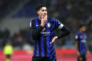 Alessandro Bastoni di Puncak Sorotan Transfer: Inter vs Barcelona, Kontrak 2028, dan Masa Depan di Serie A