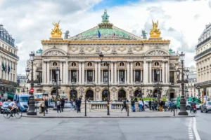 Azizah Salsha Memukau di Palais Garnier Paris: 8 Potret Megah yang Wajib Dilihat