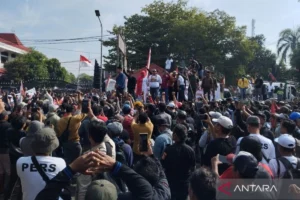 Bupati Turun Tangan: Dari Mundur Partai di Sumut hingga Tersangka Pemerasan di Tulungagung