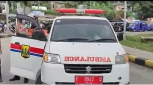 Geger Video Viral Sopir Ambulans Lari Terobos Macet di Tebet Jaksel, Polisi Diam di Mobil