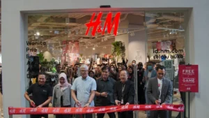 H&M Tutup 160 Gerai Offline di 2026: Profil Pendiri dan Dampak Global