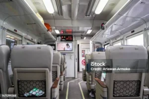 Kisah Inspiratif Erlangga: Dari Gerbong Kereta Api ke Persebaya Academy dalam 4 Jam Mengejar Mimpi Profesional