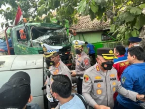 Mengejut! Rekaman Taksi Green Ditabrak Kereta Picu Kecelakaan Maut Bekasi – Fakta yang Belum Terungkap