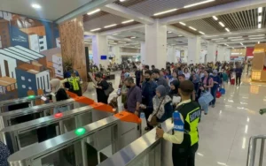 Terungkap! Long Weekend May Day: Penumpang Whoosh Diprediksi Naik 15% – Rahasia Menghindari Keramaian