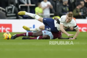 Tottenham Hotspur di Zona Merah, West Ham Menjauh: Drama Degradasi Liga Inggris Memanas