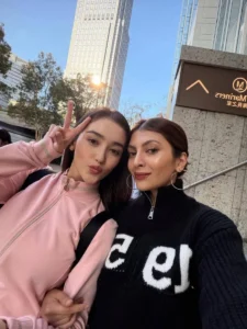 Xaviera Putri Tampil Glamor di Hong Kong: 10 Foto Liburan Bareng Sahabat yang Bikin Penasaran!