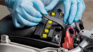 11 Penyebab Motor Boros Aki yang Wajib Diketahui