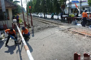 172 Perlintasan Sebidang Ilegal Ditutup Demi Keselamatan Kereta Api: Mengapa Ini Penting?