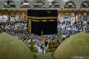 997 Calon Haji Asal Situbondo: Berangkat ke Surabaya untuk Mencapai Mekkah
