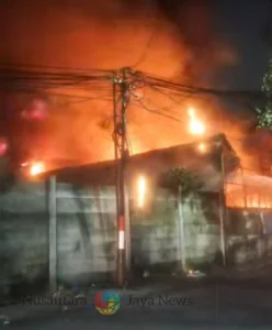 Gudang di Jakbar Terbakar, 20 Unit Damkar Dikerahkan untuk Pemadaman