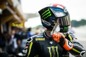Mengapa Pebalap Minta MotoGP Perketat Regulasi Pencopotan Lapisan Visor Helm? Risiko Tersembunyi Mengancam Keamanan