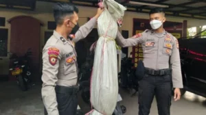 Polisi: Mengapa 'Pocong' yang Resahkan Warga Pondok Ranji Bukan Ancaman Kriminal?