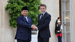 Prabowo Kembali ke Indonesia dari Perancis: Apa yang Terjadi?