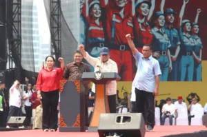 Terungkap! Potret Prabowo Hadiri Peringatan Hari Buruh Internasional di Monas—Apa Arti Kebijakan Tenaga Kerja Tahun Ini?