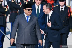 Unraveling Prabowo's Mass Diplomacy in Paris: A Double Reading