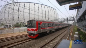 Cerita Detik-detik KRL Bertemu Stasiun JIS: Pramono Happy Banget!