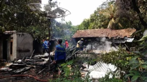 Fia Lelah Teror Api di Rumah Sleman: Tidur 3 Jam, Rugi Rp70 Juta