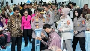 Kapolri Salurkan 6 000 Bansos untuk Bhayangkara ke-80: Apa itu dan Bagaimana Mereka Bantuan?