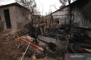 Kekerasan Pemukim Israel di Tepi Barat: Masjid Dibakar, Warga Terusir