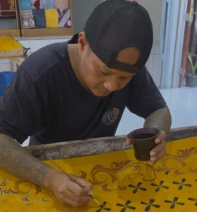 Mencari Tenang di Balik Jeruji: Mengapa Membatik Jadi Solusi untuk Doni di Lapas Nusakambangan