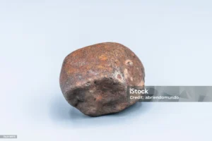 Meteorit Langka dari Sahara Ungkap Jejak Dunia Purba yang Hilang di Tata Surya