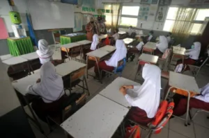 Murid yang Tak Pernah Betah di Kelas Itu Ternyata Sedang Mengajari Saya: Mengenal Belajar di Luar Kelas