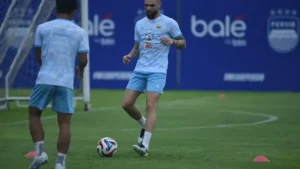Persib Bandung Ucapkan Terima Kasih kepada Layvin Kurzawa: Apa yang Terjadi?