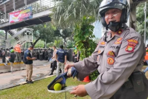 Polisi Cengkareng Diduga Nonton Bola saat Warga Melapor: Apa yang Terjadi?