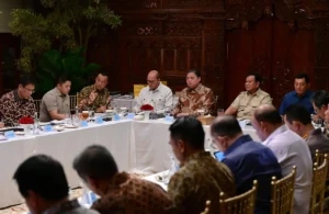 Prabowo Kumpulkan Menteri di Rumah Kertanegara: Apa yang Terjadi?