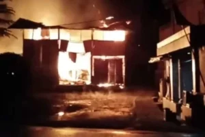 Rumah Sekaligus Pangkalan Elpiji Ludes Terbakar: Ini Kronologinya yang Mengerikan!