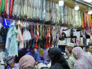 Saat Jemaah Haji Indonesia Berburu Oleh-oleh di Pasar Kakiyah: Rahasia Harga Murah