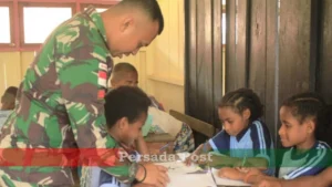 Saat TNI Ajarkan Baca-Tulis ke Siswa di Pedalaman Papua: Mengapa Kegiatan Ini Penting?