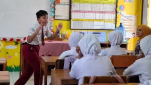 Sulap Siswa Tampil Pede dan Kuasai Empat Bahasa dalam Setahun Sekolah Rakyat