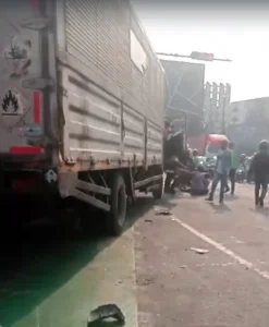 Truk Lepas Kendali di Lampu Merah Unisma Bekasi: Apa yang Terjadi?