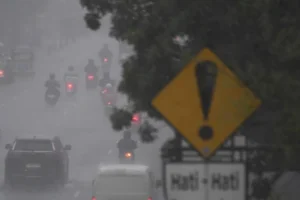 Cuaca Hari Ini: Hujan Ringan Mengguyur Jaksel, Jakbar, dan Tangerang - Siap-Siap!