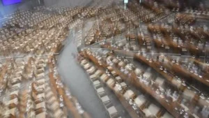 DPR Paripurna Penutupan Masa Sidang: Mengapa Hampir Separuh Anggota Absen?