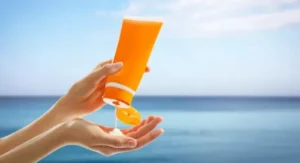 Faktanya Keamanan Penggunaan Sunscreen Jangka Panjang, Benarkah Memicu Kanker Kulit?