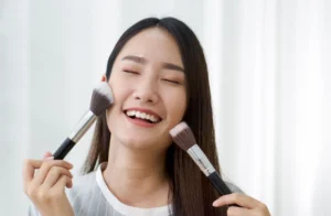 Gaya Hidup Dinamis: Mengapa Perempuan Butuh Makeup Berperforma Tinggi
