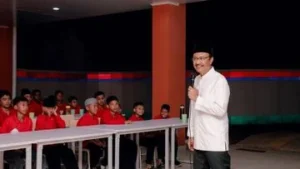 Malam Hari Gus Ipul Beri Motivasi Siswa Baru Sekolah Rakyat DKI untuk Masa Depan yang Lebih Baik