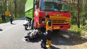 Maut di Alas Kemlagi: Truk Tabrak Mahasiswi, Akibatnya Terburuk!