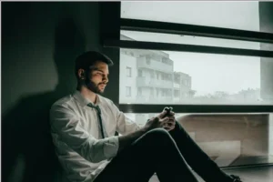 Mengenal Bahaya Doomscrolling: Cara Mengontrol Konsumsi Informasi