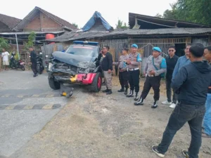 Mobil Dinas Brimob Terserempet KA Bandara di Bantul: Apa yang Membuat Pengemudi Kurang Waspada?
