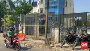 Polisi Tetapkan 7 Tersangka Kasus Bentrokan di Jalan Tambak Menteng - Apa yang Terjadi?