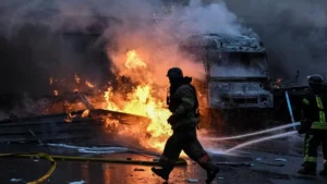 Potret Bom Rusia Guncang SPBU di Ukraina Api Berkobar Hebat: Konflik yang Tidak Berakhir