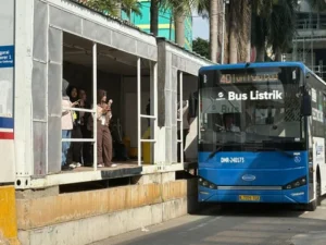 Warga Setuju Tarif Transjakarta Naik? Ini Perspektif yang Harus Diketahui