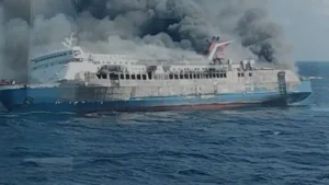 Detik-Detik Kebakaran KM Mutiara Sentosa Rute Surabaya-Makassar: Apa yang Terjadi?