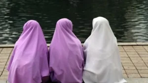 Kepsek Larang Siswi Berjilbab di Toraja: Apa yang Sebenarnya Terjadi?