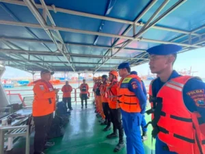 KM Mutiara Sentosa 2 Terbakar Bawa 250 Orang: 45 Penumpang Belum Dievakuasi