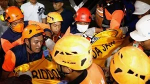 KMP Mutiara Sentosa: Evakuasi Penumpang dan Dampak Kebakaran