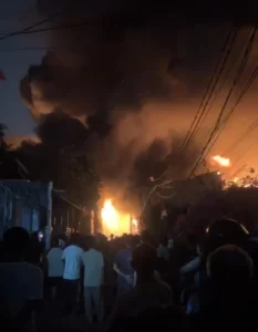 Pabrik Bingkai di Duren Sawit Jaktim Terbakar: 22 Unit Damkar Mencegah Kebakaran